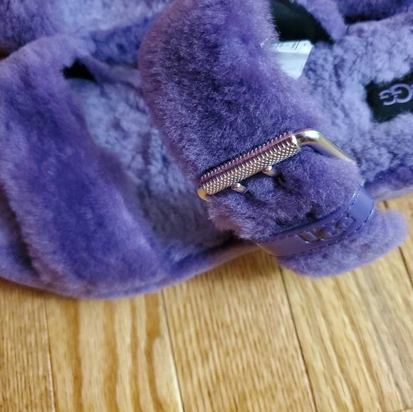 Ugg Slippers - Picture 5 of 7